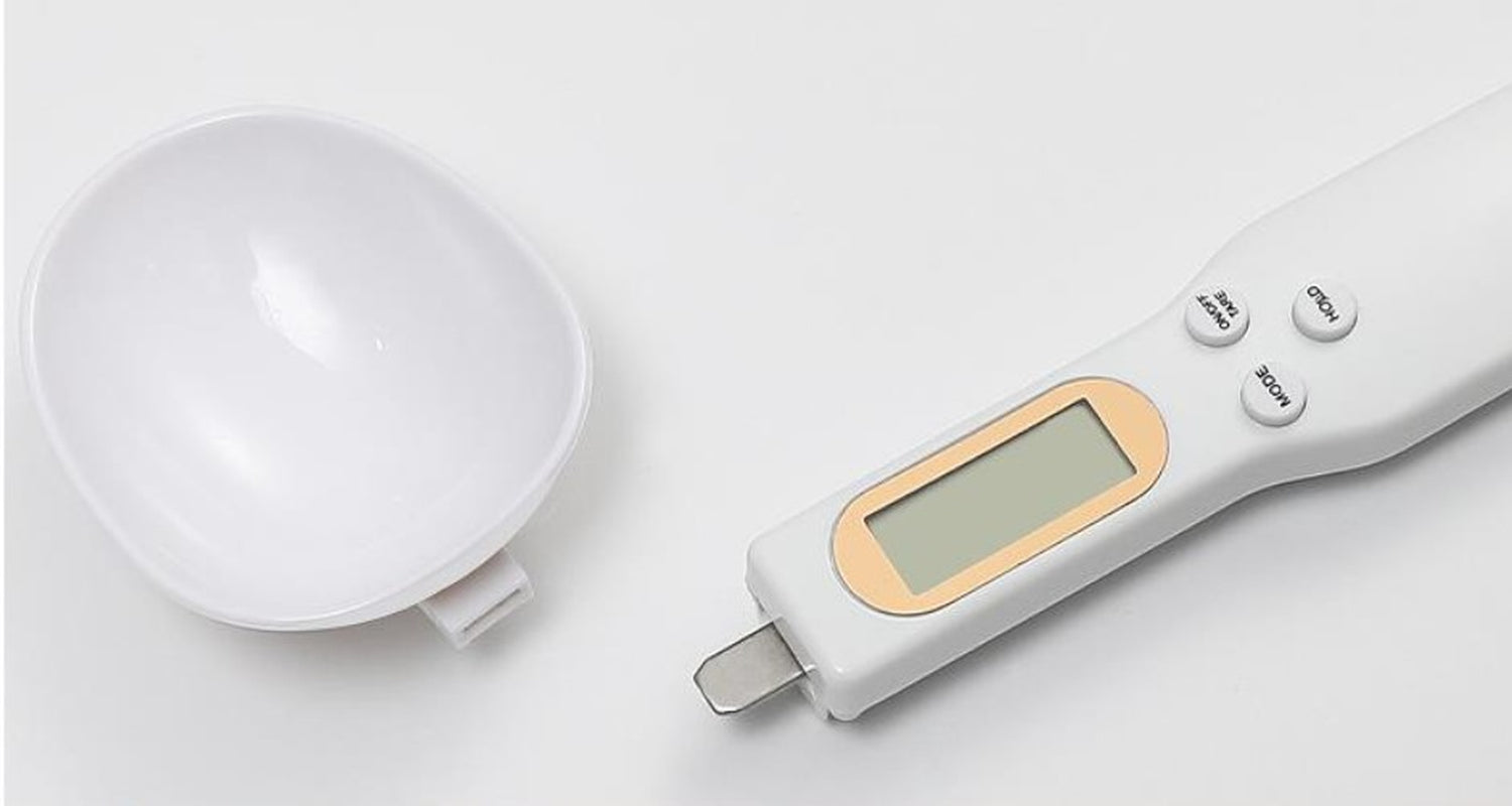 Compact Kitchen Scale and Measuring Spoon for Accurate Weighing of Dry and Wet Ingredients